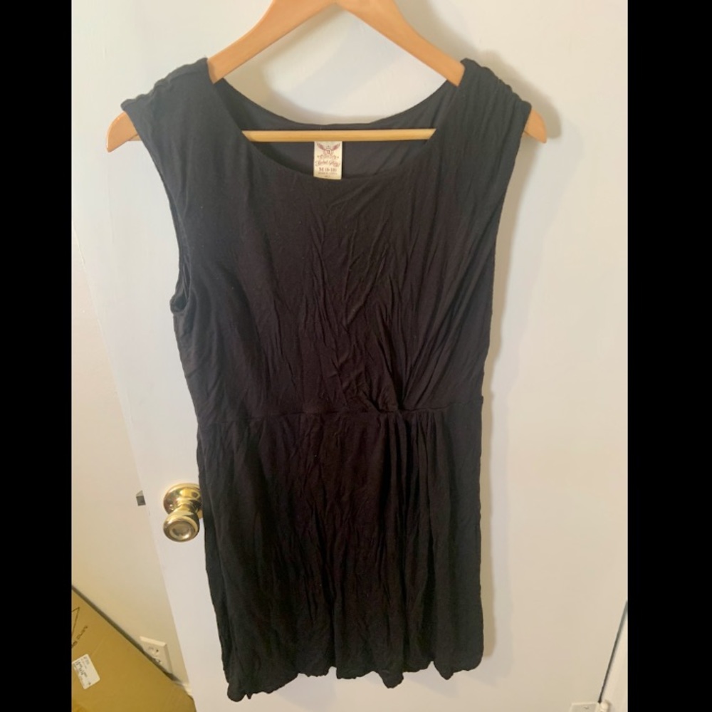 M simple black dress